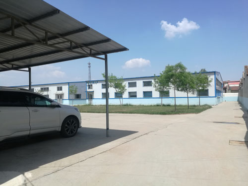 德州健之源地處魯西北平原，毗鄰黃河故道森林公園，生產(chǎn)條件環(huán)境優(yōu)越，擁有現(xiàn)代化的廠房，標準化的生產(chǎn)車間，公司擁有三證：SC食品生產(chǎn)許可證、GMP證、食品出口生產(chǎn)企業(yè)證書，生產(chǎn)過程中采用ISO22000管理體系進行科學管理，并擁有近十年的生產(chǎn)加工經(jīng)驗，產(chǎn)品口感、湯色、功效等各項指標均能達到客戶滿意，生產(chǎn)采用全自動帶線帶牌袋泡茶包裝機生產(chǎn)線，有全套的粉碎和超微粉碎、分篩、烘干、滅菌、制粒、制袋等設(shè)備，科學的生產(chǎn)工藝和嚴格規(guī)范的滅菌殺毒技術(shù)。
